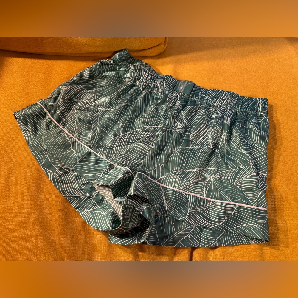 Victorias Secret Green Satin Tropical Palm Leaf Print Boxer Shorts Size Medium
